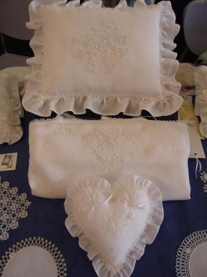 BRODERIE  BLANCHE